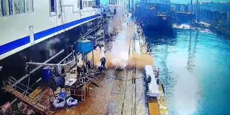 İstanbul Tuzla’da tersanedeki gaz kapağının patladığı anlar kameraya yansıdı