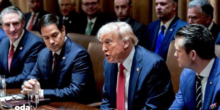 Trump ilk kabine toplantısını dualarla açtı