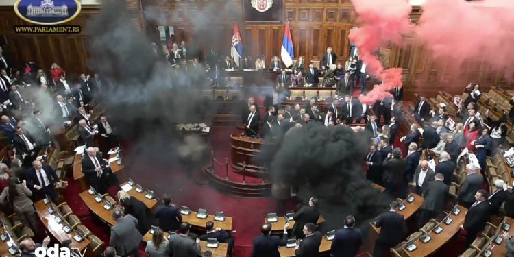 Ortalık karıştı… Meclis’e sis bombası