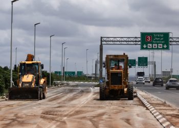 Husiler, İsrail’de havalimanını vurdu