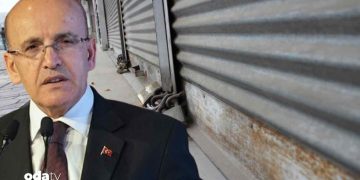 Yeni Şafak, Mehmet Şimşek’in peşini bırakmıyor: Batıyoruz